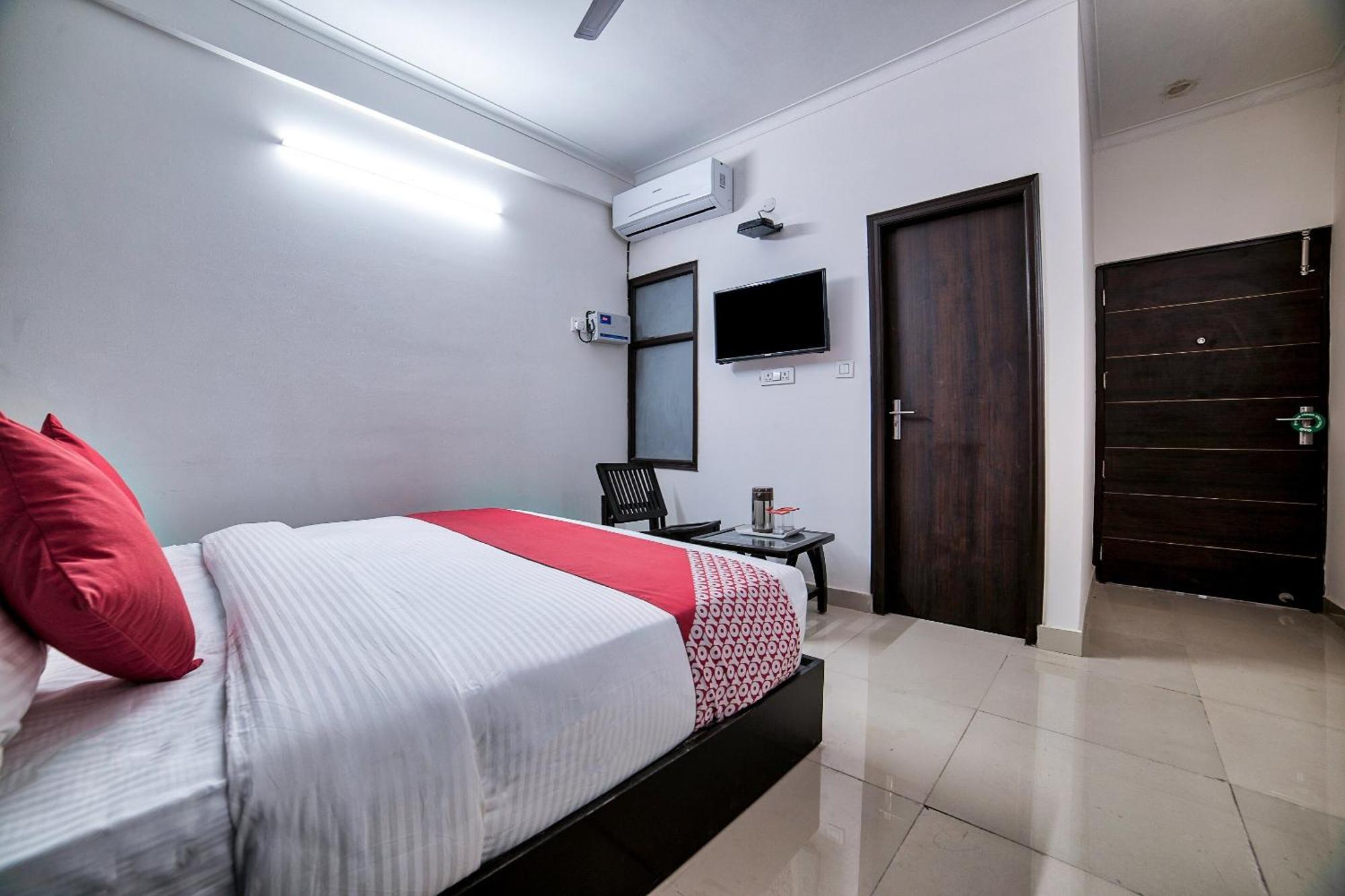 Hotel O Crown Residency Фаридабад Екстериор снимка
