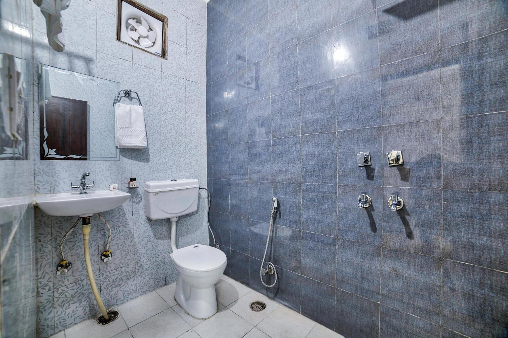 Hotel O Crown Residency Фаридабад Екстериор снимка